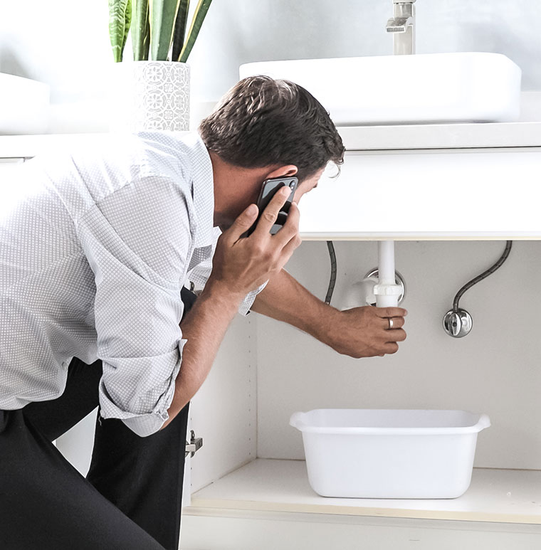 Plumbing-Leak-In-Sink_Professional-Plumbing.jpg